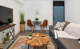 Comfortable Studio With Queen Bed, City Walkable!